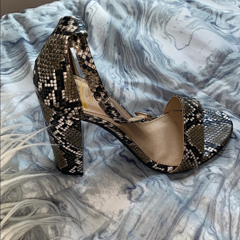 Printed heels - Picture 2 of 4
